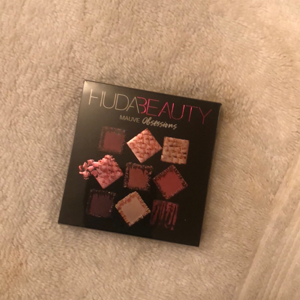 Huda beauty mauve obsessions pallet